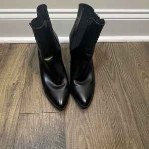 Betty's Truffle Collection boot  size 8 Black leather ankle boots 4" heel